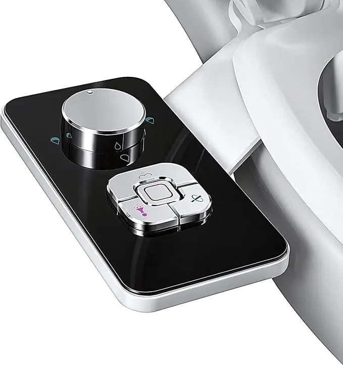 nachhaltige Bidet-Aufsätze im Vergleich: Der mechanische SAMODRA Bidet-Aufsatz in elegantem Mattschwarz mit Messing-Anschlüssen.