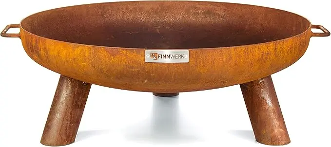 nachhaltige Feuerschalen im Vergleich: Die rustikale Finnwerk HARRI Feuerschale aus massivem Stahl mit Rost-Patina.
