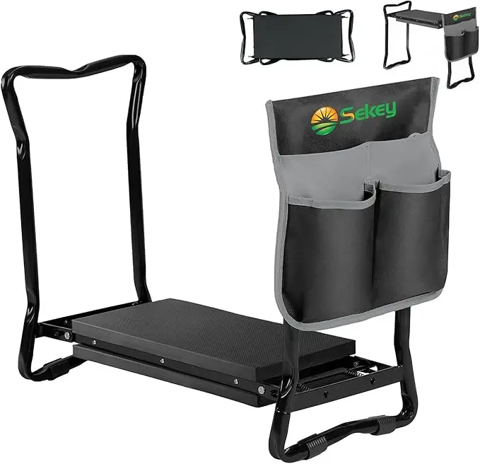 nachhaltige Garten-Kniebänke im Vergleich: Die schwarze Sekey Kniebank aus Stahl mit 160 kg Tragkraft und Werkzeugtaschen.