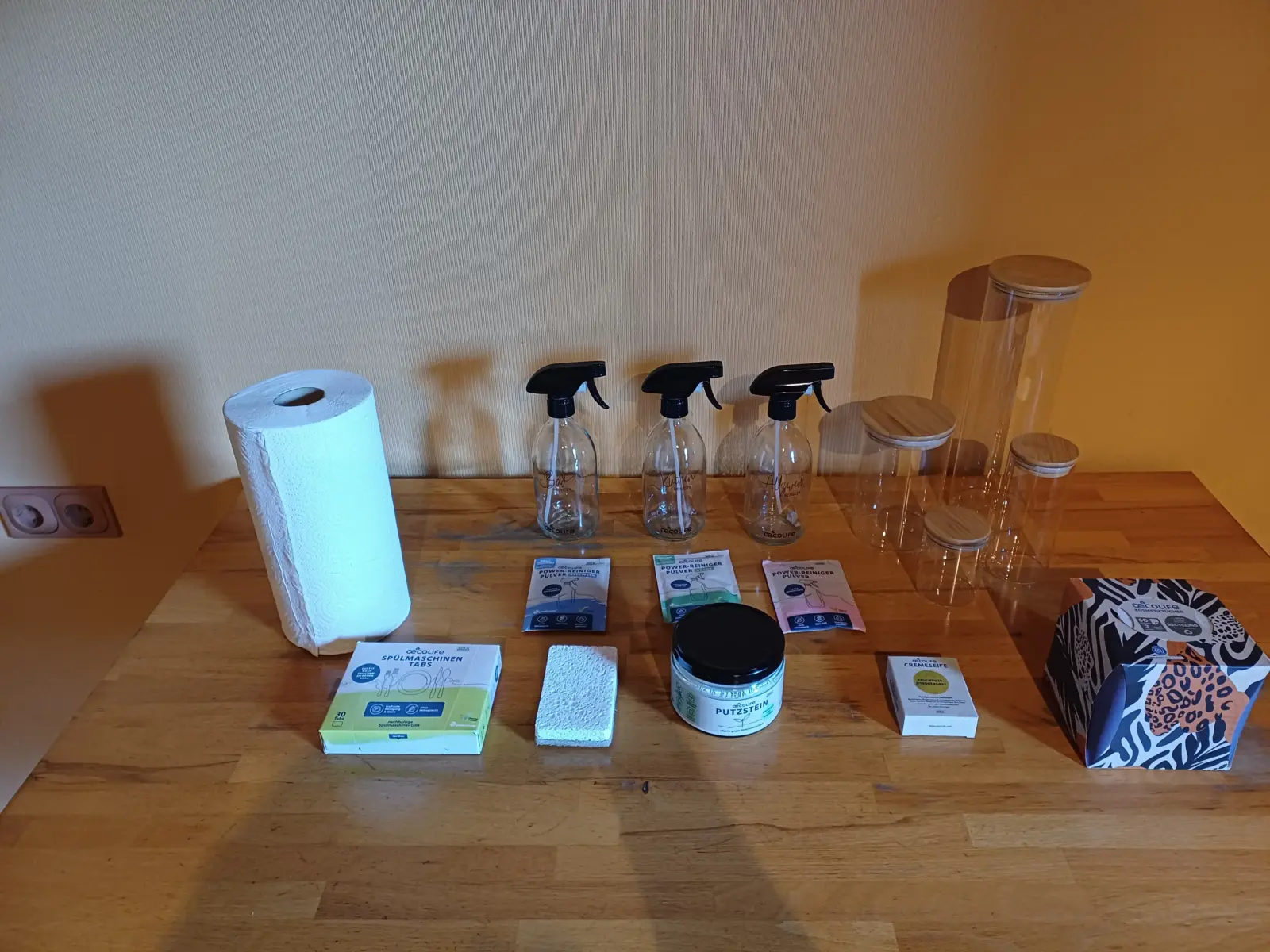 Eine Übersicht über unsere oecoLife Erfahrungen mit dem umfangreichen Sortiment für plastikfreie Hygiene und Reinigung im Haushalt.