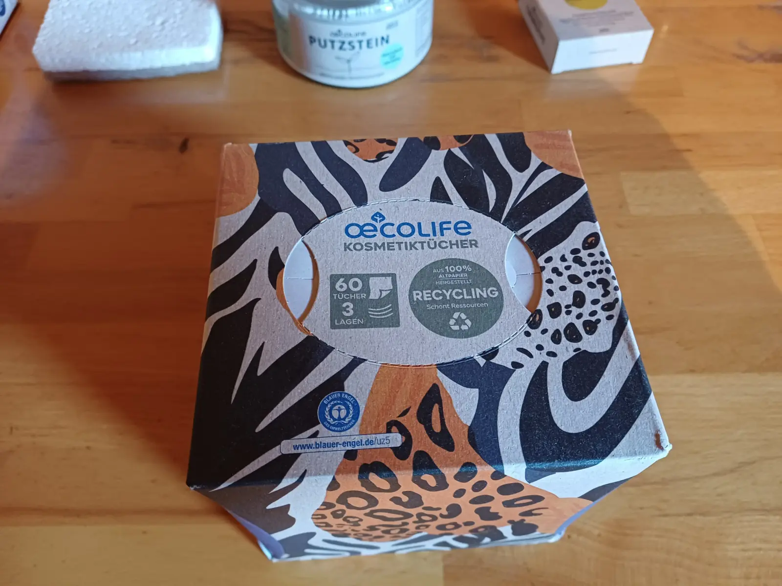 oecoLife Erfahrungen mit nachhaltigen Recycling-Küchenrollen und Kosmetiktüchern aus 100 Prozent Altpapier mit dem Blauen Engel.2