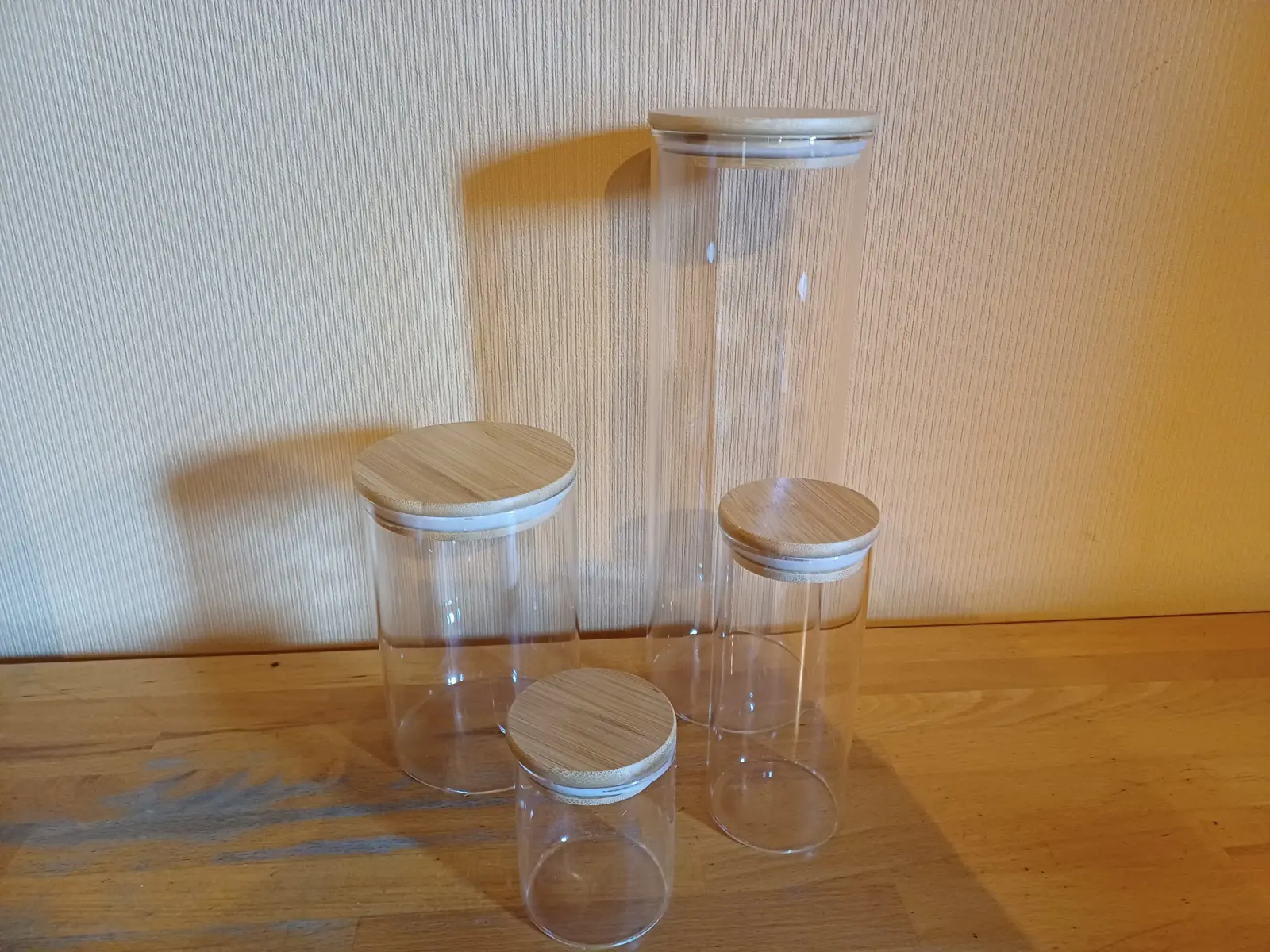 oecoLife Erfahrungen mit hochwertigen Vorratsgläsern aus Borosilikatglas und Bambusdeckeln für eine beständige und plastikfreie Küche.