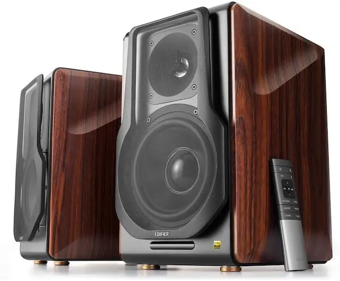 Ein fachlicher Vergleich zeigt die Edifier S3000PRO Aktiv-Lautsprecher mit massiven Seitenelementen als langlebige Lösung
