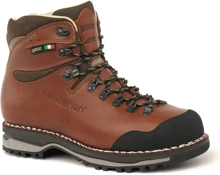 Ein fachlicher Vergleich zeigt die zwiegenähten Zamberlan 1025 Tofane Wanderstiefel als langlebige Meisterklasse aus Italien