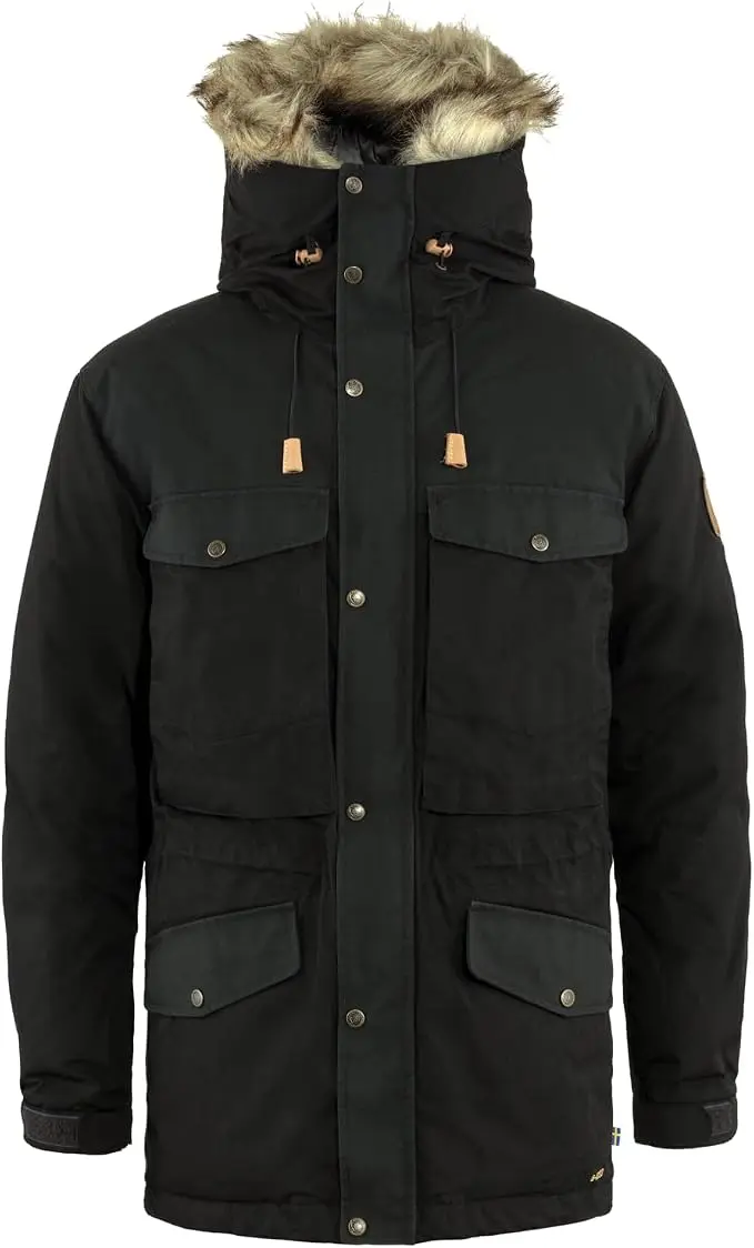 Ein fachlicher Vergleich zeigt die überarbeitete Fjällräven Singi Down Jacke als langlebige Lösung für extreme Kälte