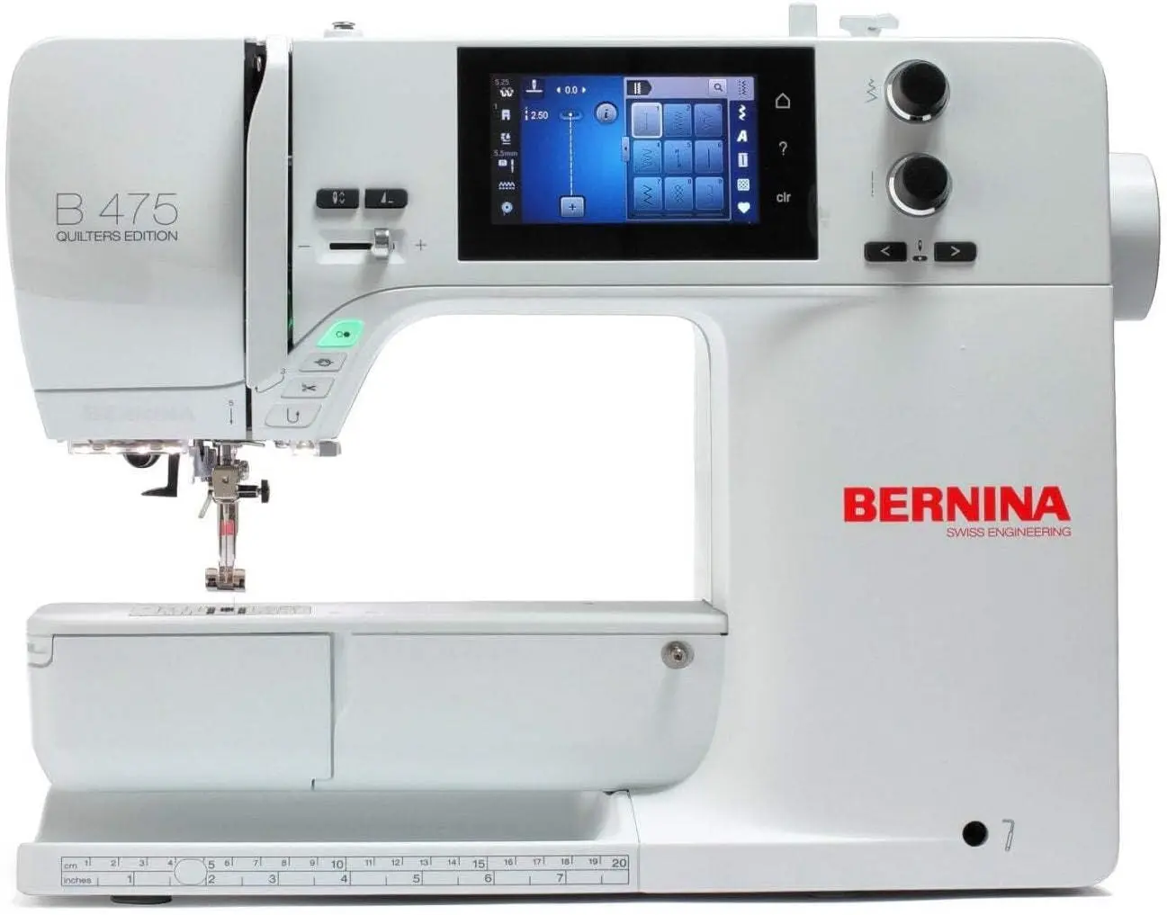 Ein fachlicher Vergleich zeigt die Bernina 475 Quilters Edition Nähmaschine als langlebige Lösung für professionelle Näharbeiten.