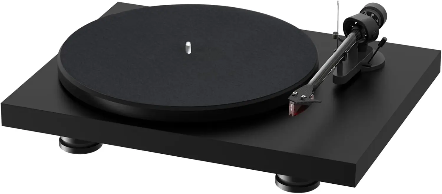 Ein fachlicher Vergleich zeigt Pro-Ject Debut Carbon EVO als nachhaltige Plattenspieler Lösung mit Carbon-Tonarm.
