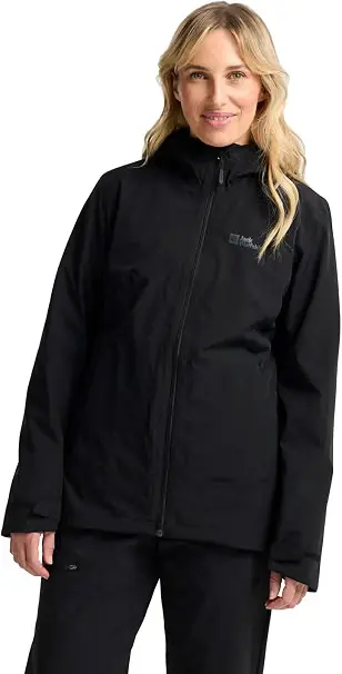 Ein fachlicher Vergleich zeigt Jack Wolfskin Norrland als nachhaltige Regenjacken für Frauen Lösung mit Fleece-Innenjacke.