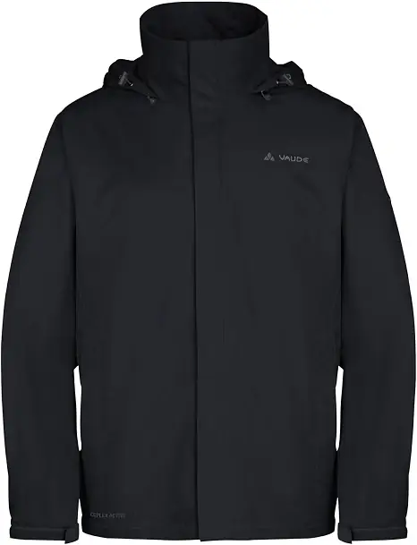 Ein fachlicher Vergleich zeigt VAUDE Escape Light als nachhaltige Regenjacken für Männer Lösung mit Grünem Knopf.