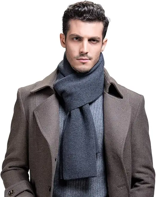 Ein fachlicher Vergleich zeigt den RIONA Merino-Wolle-Schal als nachhaltige Winterschals Lösung für geschäftliche Anlässe und kalte Tage.